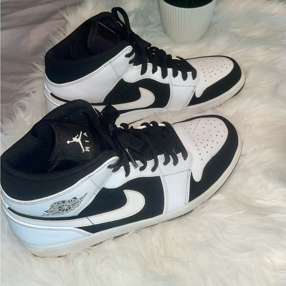 Jordan 1 mid black/white mens size 10 mint condition - Picture 12 of 16